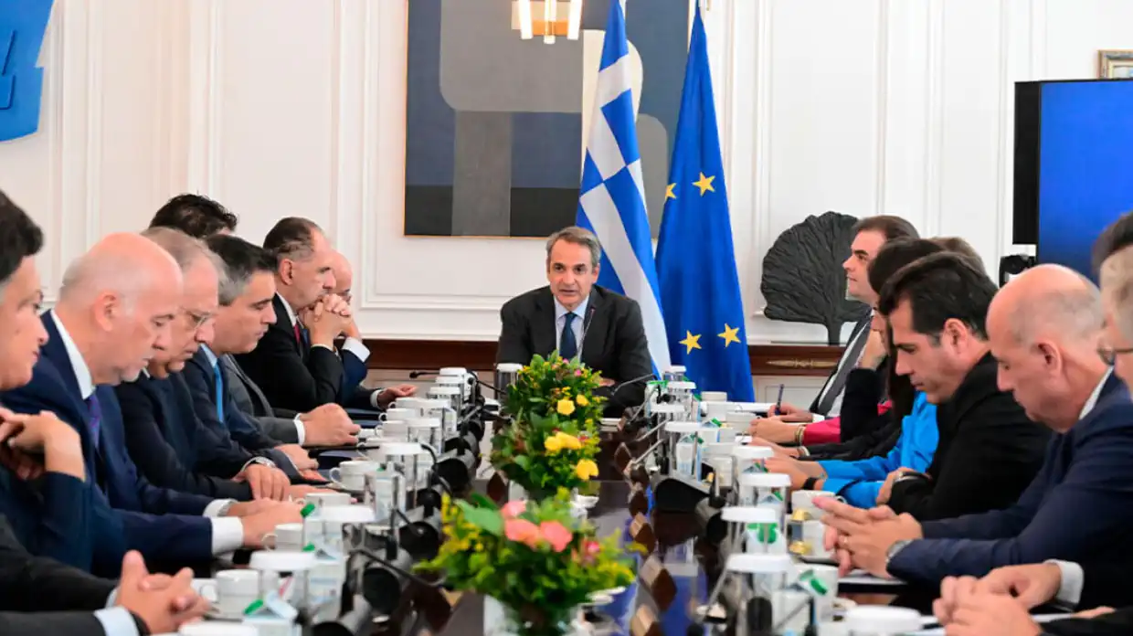 Δημοσκοπήσεις: Στο 30% η ΝΔ – Μάχη με τον εαυτό της και στοίχημα η οικονομία