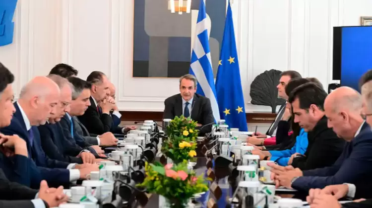 Δημοσκοπήσεις: Στο 30% η ΝΔ – Μάχη με τον εαυτό της και στοίχημα η οικονομία Δημοσκοπήσεις: Στο 30% η ΝΔ – Μάχη με τον εαυτό της και στοίχημα η οικονομία