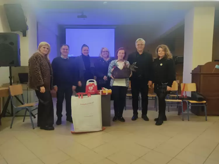 Δωρεά απινιδωτή στο Μουσικό Σχολείο Σιάτιστας από τον Σύλλογο «Νέα Ελπίδα»