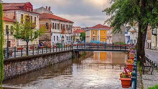 Δυτική Μακεδονία — Εκεί όπου η σιωπή της φύσης συναντά τη φωνή της παράδοσης Δυτική Μακεδονία — Εκεί όπου η σιωπή της φύσης συναντά τη φωνή της παράδοσης