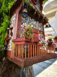 Ένα ακόμα έργο του καλλιτέχνη Γιώργου Παρίση τοποθετήθηκε σε κορμό “νεκρού” δέντρου στην πόλη της Φλώρινας