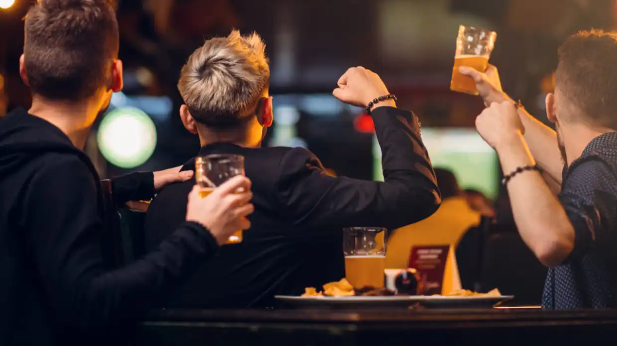 Έξαρση αλκοόλ στους ανηλίκους – Ανησυχητικά στοιχεία, κίνδυνοι και νέα μέτρα προστασίας Έξαρση αλκοόλ στους ανηλίκους – Ανησυχητικά στοιχεία, κίνδυνοι και νέα μέτρα προστασίας