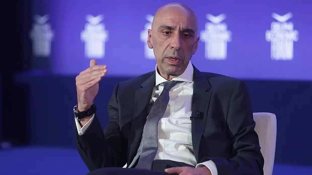 Γιάννης Μπρατάκος: Δασμοί στα μικροδέματα – Γιατί ενισχύουν τον δίκαιο ανταγωνισμό