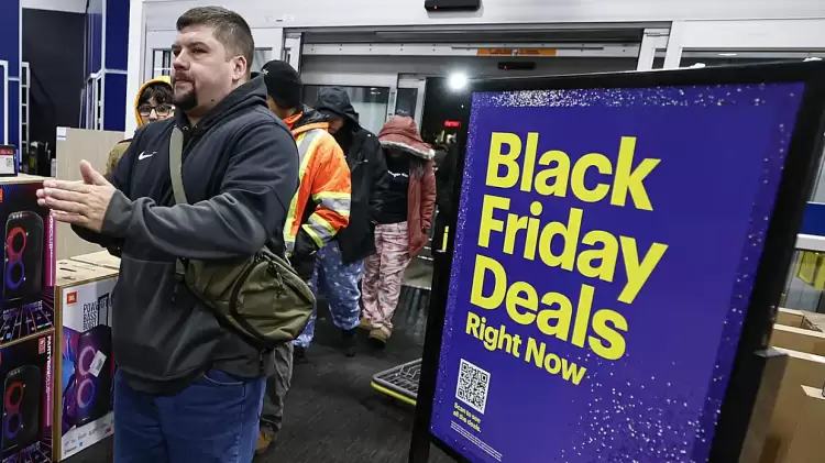 Γιατί Black Friday σημαίνει «πανζουρλισμός» στην Αμερική αλλά όχι στην Ελλάδα