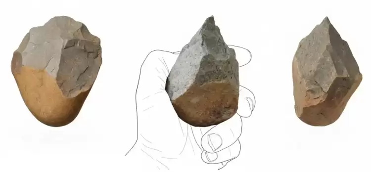 Γρεβενά: Σπάνιο φονικό όπλο του προϊστορικού ανθρώπου και άλλα 3.000 λίθινα εργαλεία στον Αυτοκινητόδρομο Κεντρικής Ελλάδας-Ε65 Γρεβενά: Σπάνιο φονικό όπλο του προϊστορικού ανθρώπου και άλλα 3.000 λίθινα εργαλεία στον Αυτοκινητόδρομο Κεντρικής Ελλάδας Ε65