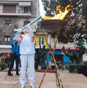 Η Ολυμπιακή Φλόγα Φώτισε τα Γρεβενά! Μήνυμα Ειρήνης και Ευγενούς Άμιλλας