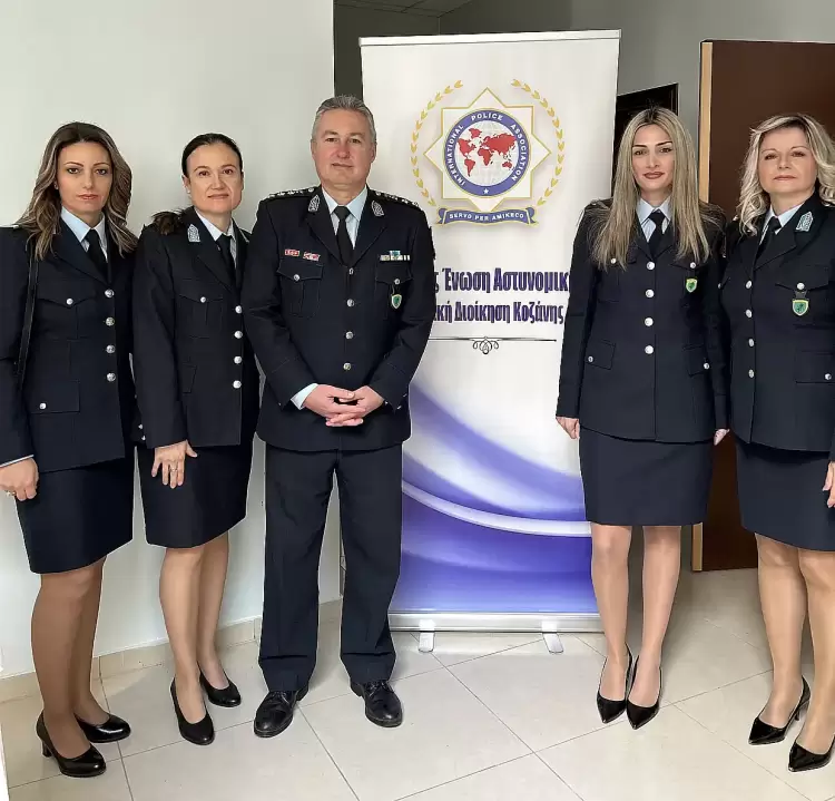 Πλήθος κόσμου στον Δρόμο Μνήμης στην Κοζάνη για τα θύματα τροχαίων ατυχημάτων Πλήθος κόσμου στον Δρόμο Μνήμης στην Κοζάνη για τα θύματα τροχαίων ατυχημάτων