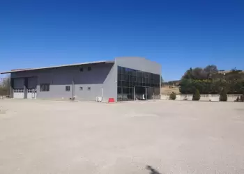 Πωλείται κτίριο 700τ.μ. σε οικόπεδο εμβαδού 7716τ.μ στο 3ο χλμ Κοζάνης – Πτολεμαΐδας