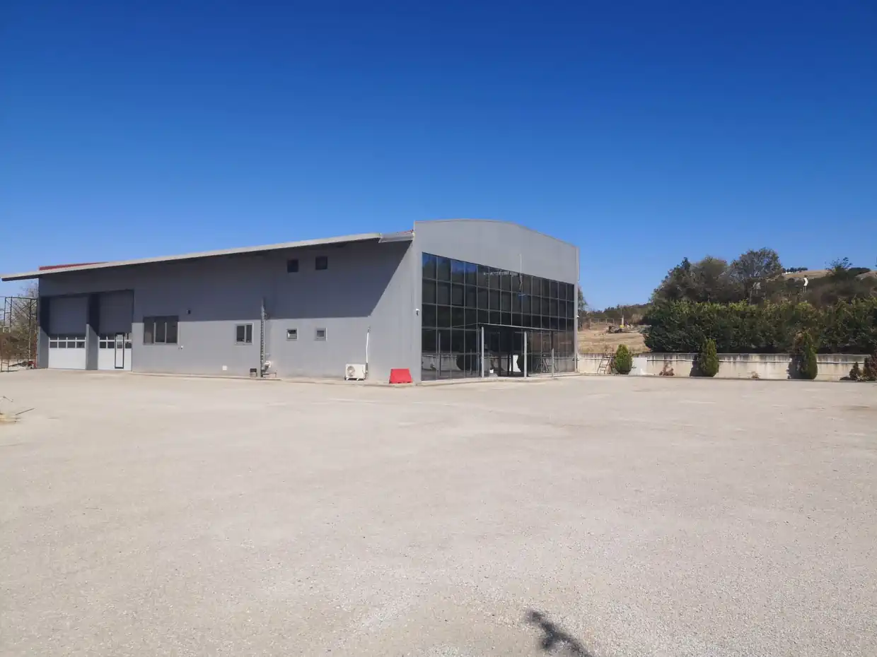 Πωλείται κτίριο 700τ.μ. σε οικόπεδο εμβαδού 7716τ.μ στο 3ο χλμ Κοζάνης - Πτολεμαΐδας Πωλείται κτίριο 700τ.μ. σε οικόπεδο εμβαδού 7716τ.μ στο 3ο χλμ Κοζάνης – Πτολεμαΐδας