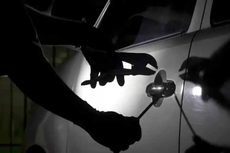 Πτολεμαΐδα: Συνελήφθη 36χρονη για κλοπή αντικειμένων από Ι.Χ. αυτοκίνητο