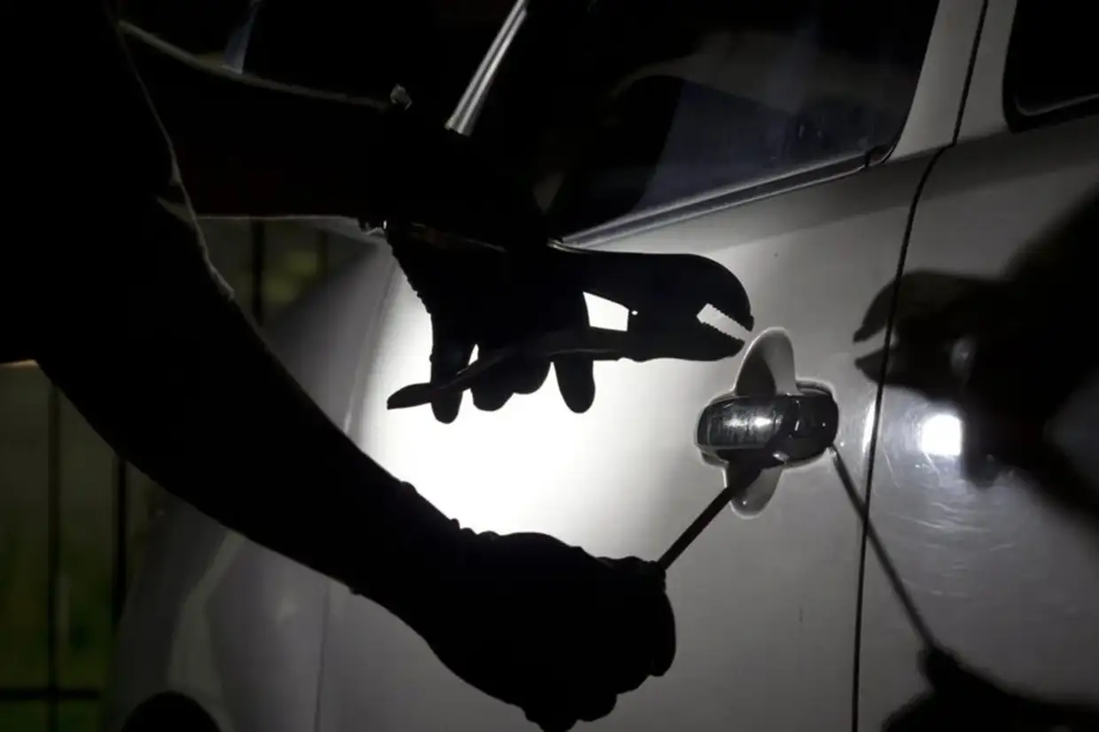 Πτολεμαΐδα: Συνελήφθη 36χρονη για κλοπή αντικειμένων από Ι.Χ. αυτοκίνητο