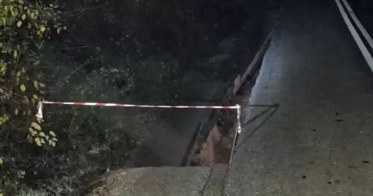 Πύργοι Εορδαίας: Κατάρρευση οδοστρώματος – Κυκλοφορία από παρακαμπτήριες οδούς Πύργοι Εορδαίας: Κατάρρευση οδοστρώματος – Κυκλοφορία από παρακαμπτήριες οδούς