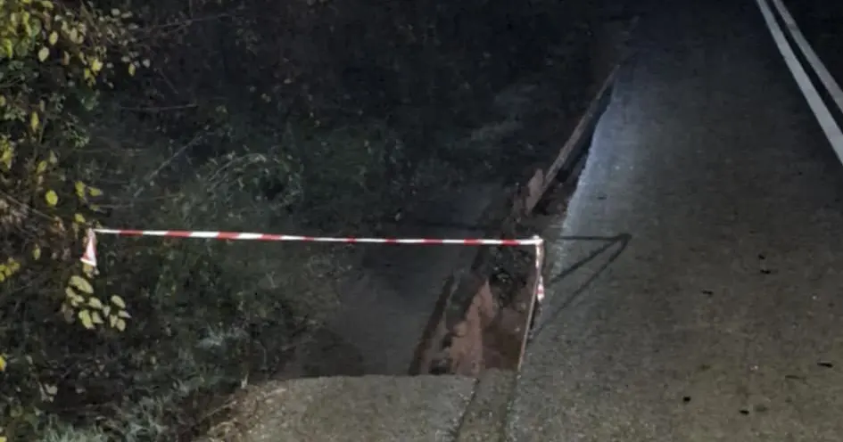 Πύργοι Εορδαίας: Κατάρρευση οδοστρώματος – Κυκλοφορία από παρακαμπτήριες οδούς