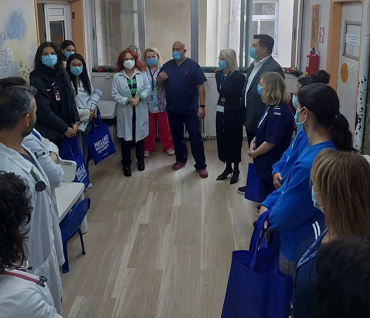 Τα κορίτσια της Εθνικής στην Παιδιατρική Κλινική του Γενικού Νοσοκομείου Κοζάνης Τα κορίτσια της Εθνικής στην Παιδιατρική Κλινική του Γενικού Νοσοκομείου Κοζάνης