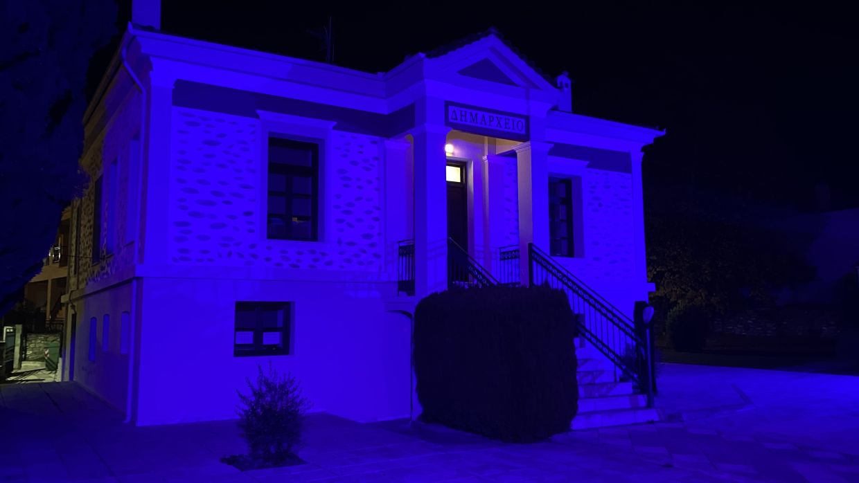 Το Δημαρχείο Βελβεντού φωταγωγήθηκε με μπλε φως. Το Δημαρχείο Βελβεντού φωταγωγήθηκε με μπλε φως.