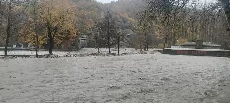 Καστοριά: Υπερχείλισε ο Αλιάκμονας στο Νεστόριο - Καταστροφές στο χώρο του River Party και στο χωριό Γράμμος Υπερχείλισε ο Αλιάκμονας στο Νεστόριο – Καταστροφές στο χώρο του River Party και στο χωριό Γράμμος