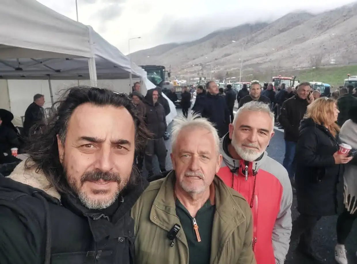 Αγρότες σε δράση...Έτοιμοι για όλα - Έφτασαν στην Σιάτιστα Αγρότες σε δράση…Έτοιμοι για όλα – Έφτασαν στην Σιάτιστα