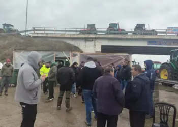 Αγρότες σε δράση...Έτοιμοι για όλα - Έφτασαν στην Σιάτιστα Αγρότες σε δράση…Έτοιμοι για όλα – Έφτασαν στην Σιάτιστα