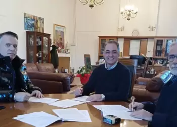 Δήμος Κοζάνης: Υπογραφή σύμβασης για τη συντήρηση πεζοδρομίων σε Κοίλα και Χαραυγή