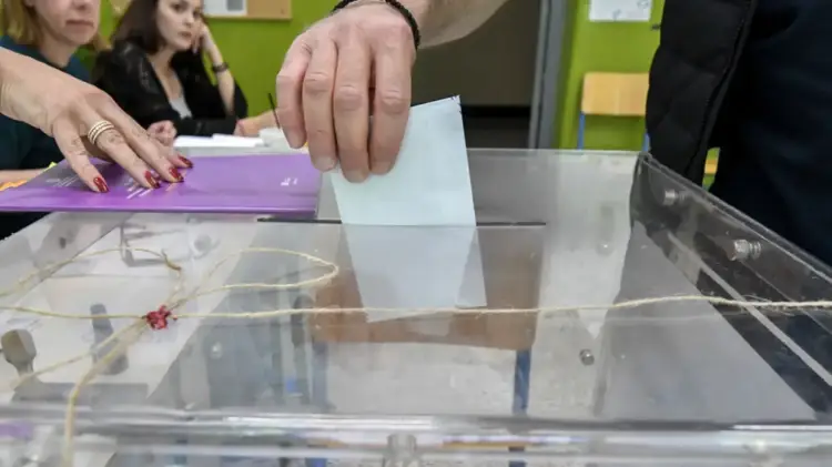 Δημοσκόπηση Interview: Σταθερά πάνω από 30% η ΝΔ – Τι απαντούν οι πολίτες στο δίλημμα Τσίπρας ή Καρυστιανού (πίνακες) Δημοσκόπηση Interview: Σταθερά πάνω από 30% η ΝΔ – Τι απαντούν οι πολίτες στο δίλημμα Τσίπρας ή Καρυστιανού (πίνακες)