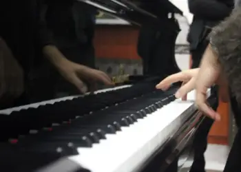 Ένα νέο πιάνο για το Δημοτικό Ωδείο Σερβίων