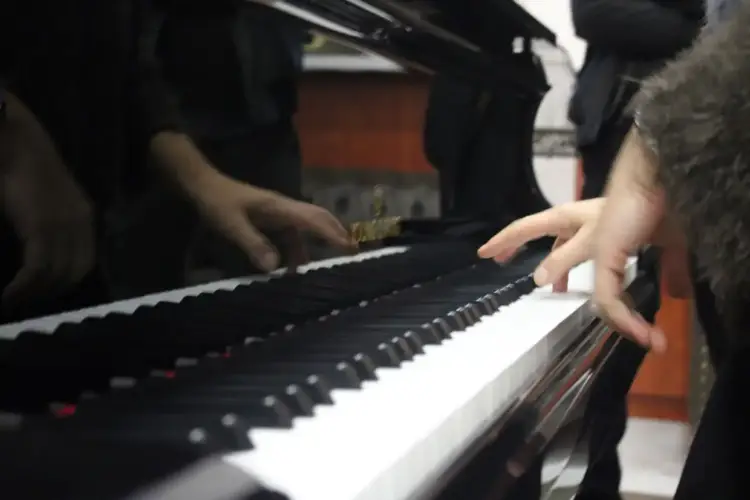 Ένα νέο πιάνο για το Δημοτικό Ωδείο Σερβίων