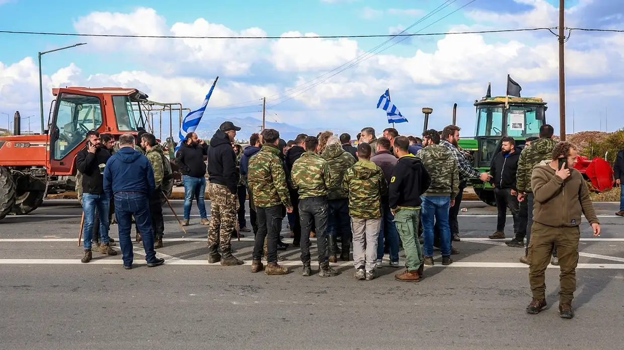 Η Ένωση Συλλόγων Γονέων και Κηδεμόνων Α/βάθμιας Εκπαίδευσης του Δήμου Κοζάνης, στέκεται δίπλα στους αγρότες Η Ένωση Συλλόγων Γονέων και Κηδεμόνων Α/βάθμιας Εκπαίδευσης του Δήμου Κοζάνης, στέκεται δίπλα στους αγρότες