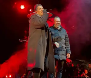 Φλώρινα: Φωταγωγήθηκε το Χριστουγεννιάτικο Δέντρο Φλώρινα