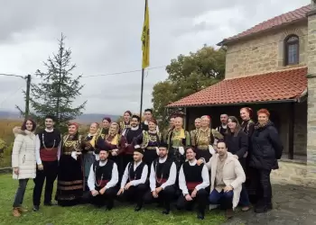 Γλέντι αυθεντικό, με γνήσιο παραδοσιακό ηχόχρωμα στη γουρ΄νοχαρά στη Βουχωρίνα Γλέντι αυθεντικό, με γνήσιο παραδοσιακό ηχόχρωμα στη γουρ΄νοχαρά στη Βουχωρίνα