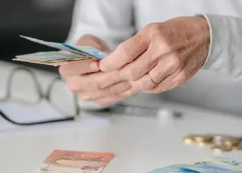 Καταργείται η προσωπική διαφορά – Τι αλλάζει για τους συνταξιούχους έως το 2027