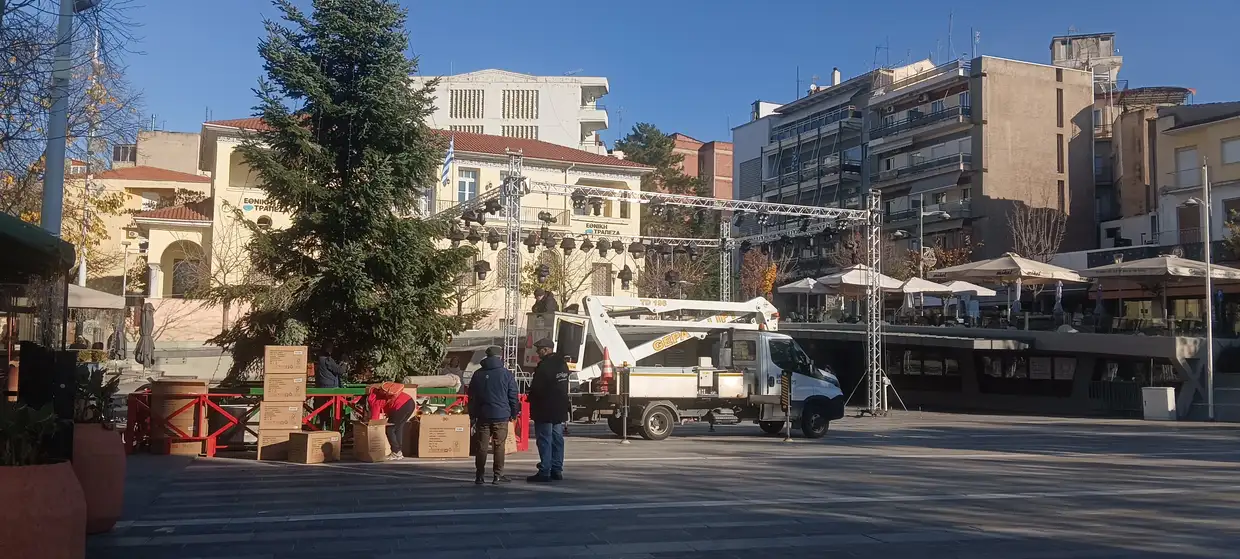 Η Κοζάνη σε Χριστουγεννιάτικους ρυθμούς Η Κοζάνη σε Χριστουγεννιάτικους ρυθμούς