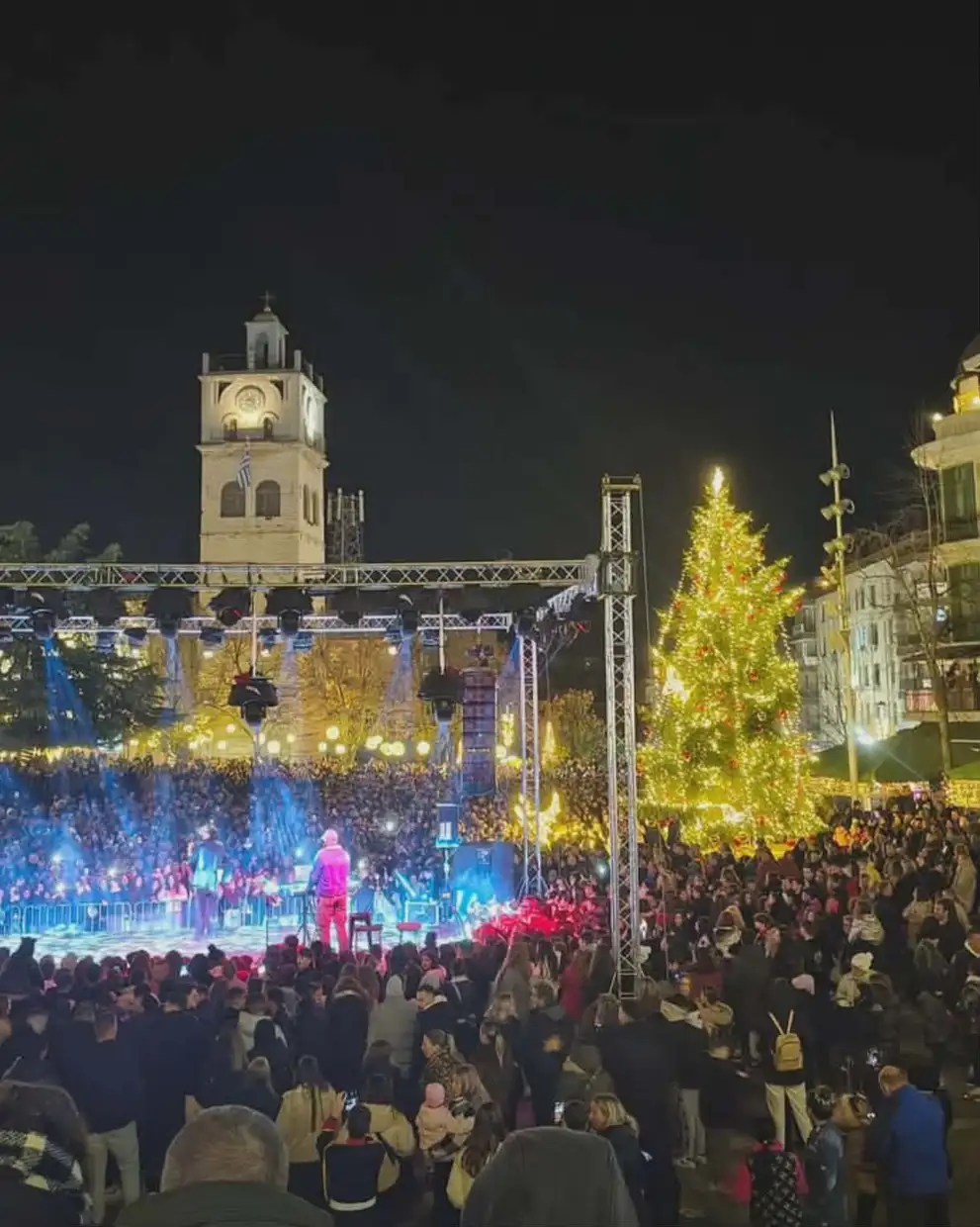 Κοζάνη: Λαμπερή φωταγώγηση του Χριστουγεννιάτικου Δέντρου στην πλατεία Νίκης Κοζάνη: Λαμπερή φωταγώγηση του Χριστουγεννιάτικου Δέντρου στην πλατεία Νίκης