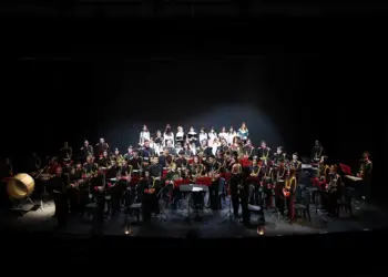 Με "μαεστρία"...Με μεγάλη επιτυχία η Χριστουγεννιάτικη Συναυλία της Φιλαρμονικής Ορχήστρας του Δήμου Κοζάνης «Πανδώρα» Με “μαεστρία”…Με μεγάλη επιτυχία η Χριστουγεννιάτικη Συναυλία της Φιλαρμονικής Ορχήστρας του Δήμου Κοζάνης «Πανδώρα»