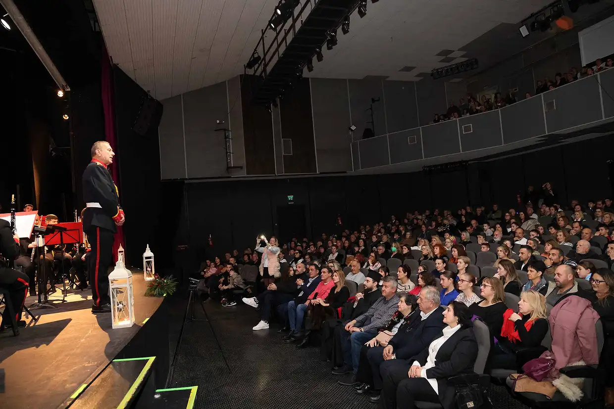 Με "μαεστρία"...Με μεγάλη επιτυχία η Χριστουγεννιάτικη Συναυλία της Φιλαρμονικής Ορχήστρας του Δήμου Κοζάνης «Πανδώρα» Με “μαεστρία”…Με μεγάλη επιτυχία η Χριστουγεννιάτικη Συναυλία της Φιλαρμονικής Ορχήστρας του Δήμου Κοζάνης «Πανδώρα»