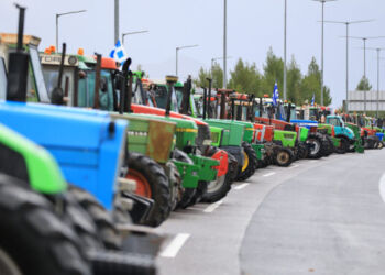 Οι αγρότες έχουν το δίκιο και θα νικήσουν! Είμαστε στο πλευρό τους! Οι αγρότες έχουν το δίκιο και θα νικήσουν! Είμαστε στο πλευρό τους!