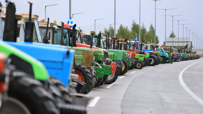 Οι αγρότες έχουν το δίκιο και θα νικήσουν! Είμαστε στο πλευρό τους! Οι αγρότες έχουν το δίκιο και θα νικήσουν! Είμαστε στο πλευρό τους!