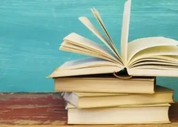 Πέντε Έλληνες πεζογράφοι και βιβλία για τις γιορτές