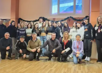 Ο Πολιτιστικός Σύλλογος «Η Κόζιανη» υποδέχθηκε τους μαθητές του Ομίλου Παραδοσιακού Χορού του Ωνάσειου Λυκείου Ο Πολιτιστικός Σύλλογος «Η Κόζιανη» υποδέχθηκε τους μαθητές του Ομίλου Παραδοσιακού Χορού του Ωνάσειου Λυκείου