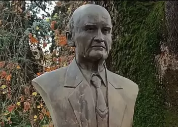 Στο δάσκαλο μας με αγάπη.... Τιμήθηκε ο Κωνσταντίνος Σιαμπανόπουλος Στο δάσκαλο μας με αγάπη…. Τιμήθηκε ο Κωνσταντίνος Σιαμπανόπουλος