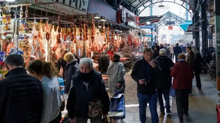 Συγκρατημένα αισιόδοξοι οι Έλληνες καταναλωτές σύμφωνα με έρευνα της Ey