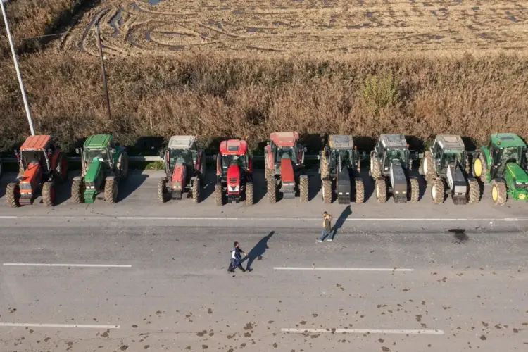 Συμπαράσταση στον αγώνα των αγροτών από το σωματείο συνταξιούχων ΔΕΗ Πυλώνας Συμπαράσταση στον αγώνα των αγροτών από το σωματείο συνταξιούχων ΔΕΗ Πυλώνας