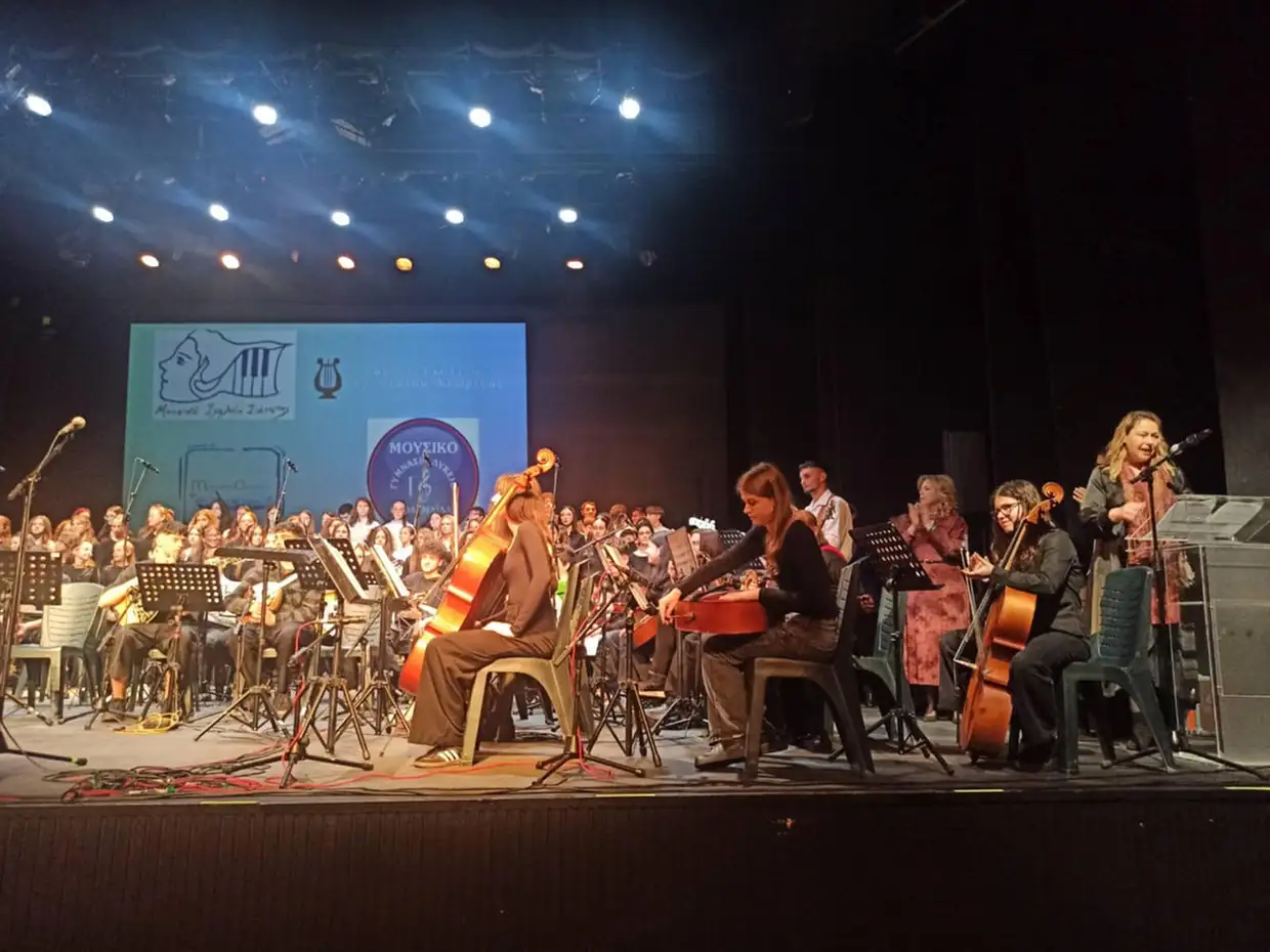 Τα Μουσικά Σχολεία συνάντησαν τον Μίκη Θεοδωράκη Τα Μουσικά Σχολεία συνάντησαν τον Μίκη Θεοδωράκη