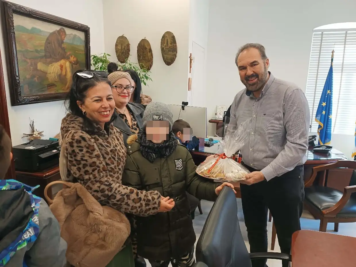 Τον Δήμαρχο Φλώρινας επισκέφτηκαν μαθητές και εκπαιδευτικοί του Ειδικού Δημοτικού Σχολείου Φλώρινας Τον Δήμαρχο Φλώρινας επισκέφτηκαν μαθητές και εκπαιδευτικοί του Ειδικού Δημοτικού Σχολείου Φλώρινας